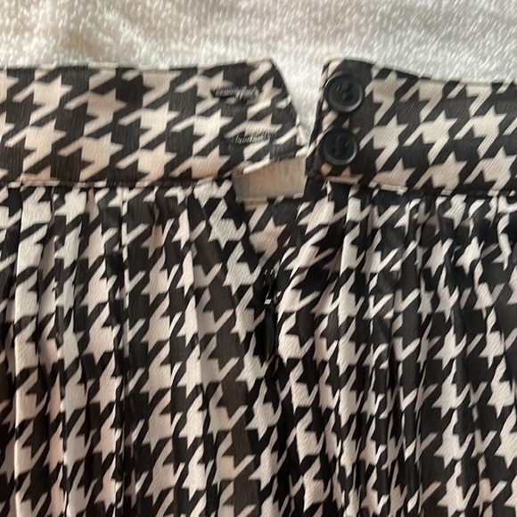 ModCloth pleated chiffon skirt - Picture 3 of 6